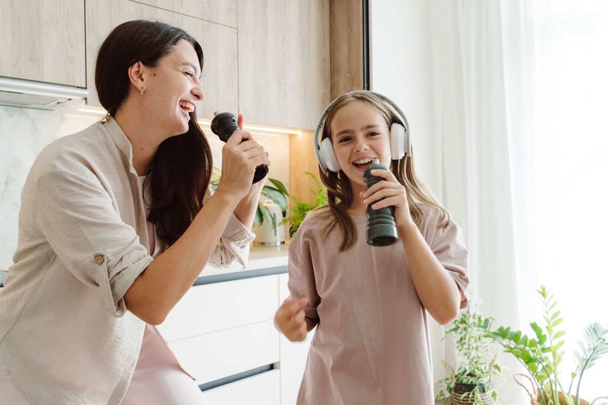 Mama mutter kind musik zuhause heim haus wohnung