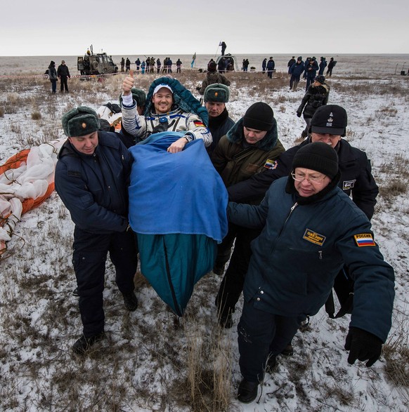 Nov. 10, 2014 - Arkalyk, Kazakhstan - ISS Expedition 41 astronaut Alexander Gerst of the European Space Agency is carried to the medical tent outside the Soyuz Capsule just minutes after landing in a  ...