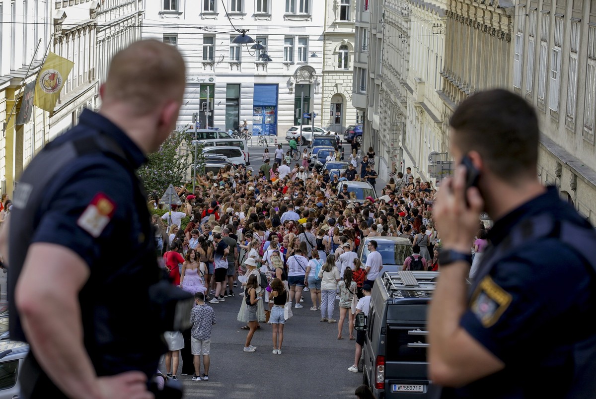 Austrian police officers watch swifts gathering in the city centre in Vienna on Thursday, Aug.8, 2024. Organizers of three Taylor Swift concerts in the stadium in Vienna this week called them off on W ...
