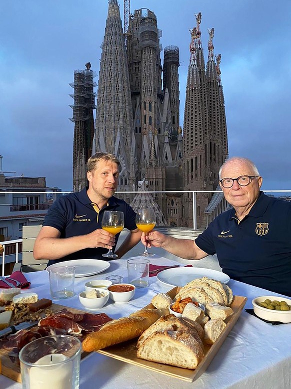 Oliver Pocher (l.) und sein Papa Gerhard in Portugal.

Die Verwendung des sendungsbezogenen Materials ist nur mit dem Hinweis und Verlinkung auf RTL+ gestattet.