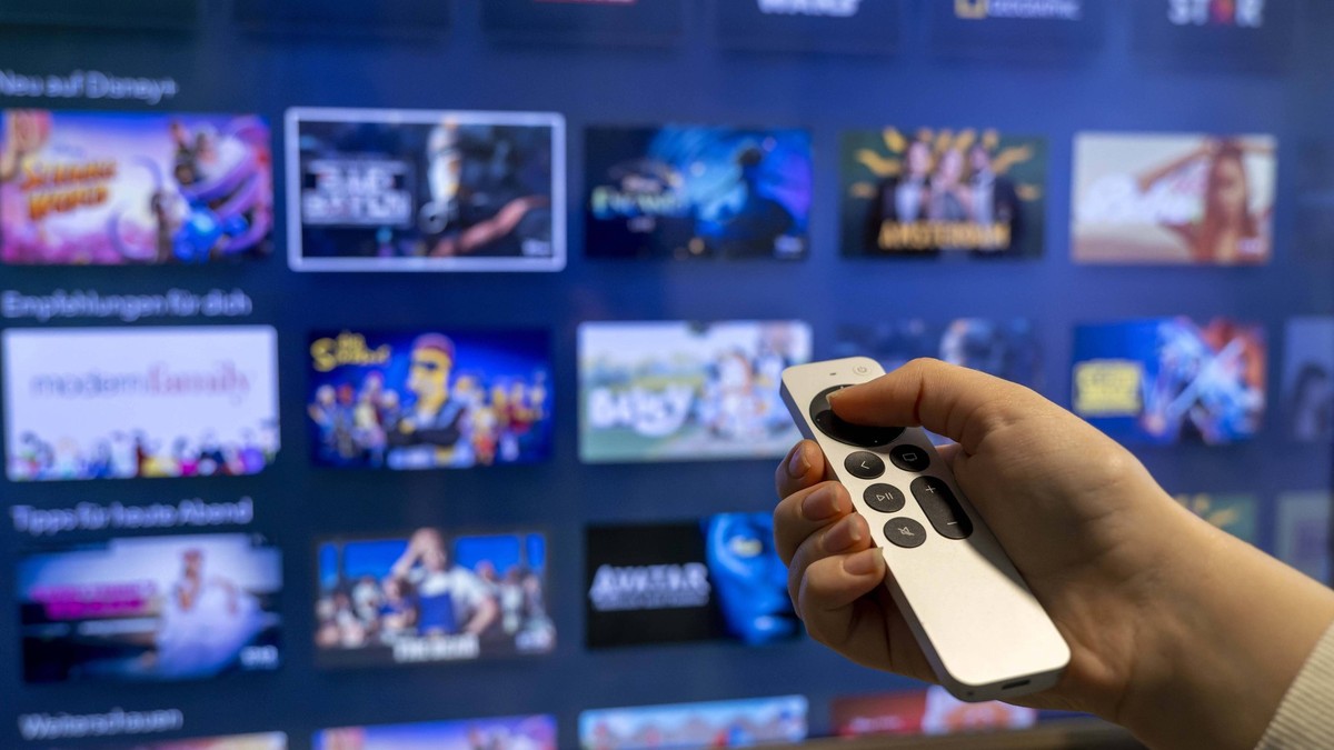 17.01.2023, Streamingdienste: Disney Plus auf dem Ferseher mittels Apple-TV. Filme wie AVATAR können damit via Internet geschaut werden. 17.01.2023, Streamingdienste 17.01.2023, Streamingdienste *** 1 ...