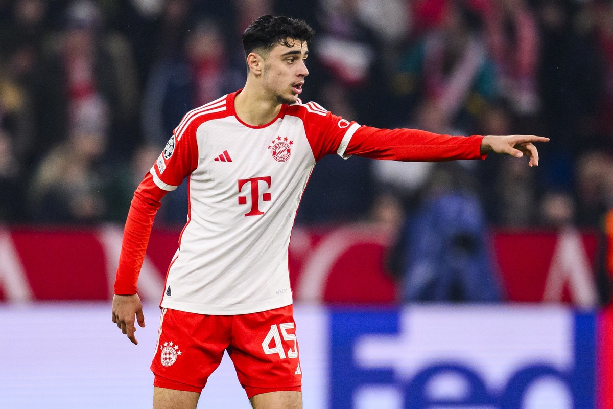 05.03.2024, Bayern, München: Fußball: Champions League, Bayern München - Lazio Rom, K.o.-Runde, Achtelfinale, Rückspiele, Allianz Arena. Münchens Aleksandar Pavlovic gestikuliert. (zu dpa: «Serbiens V ...
