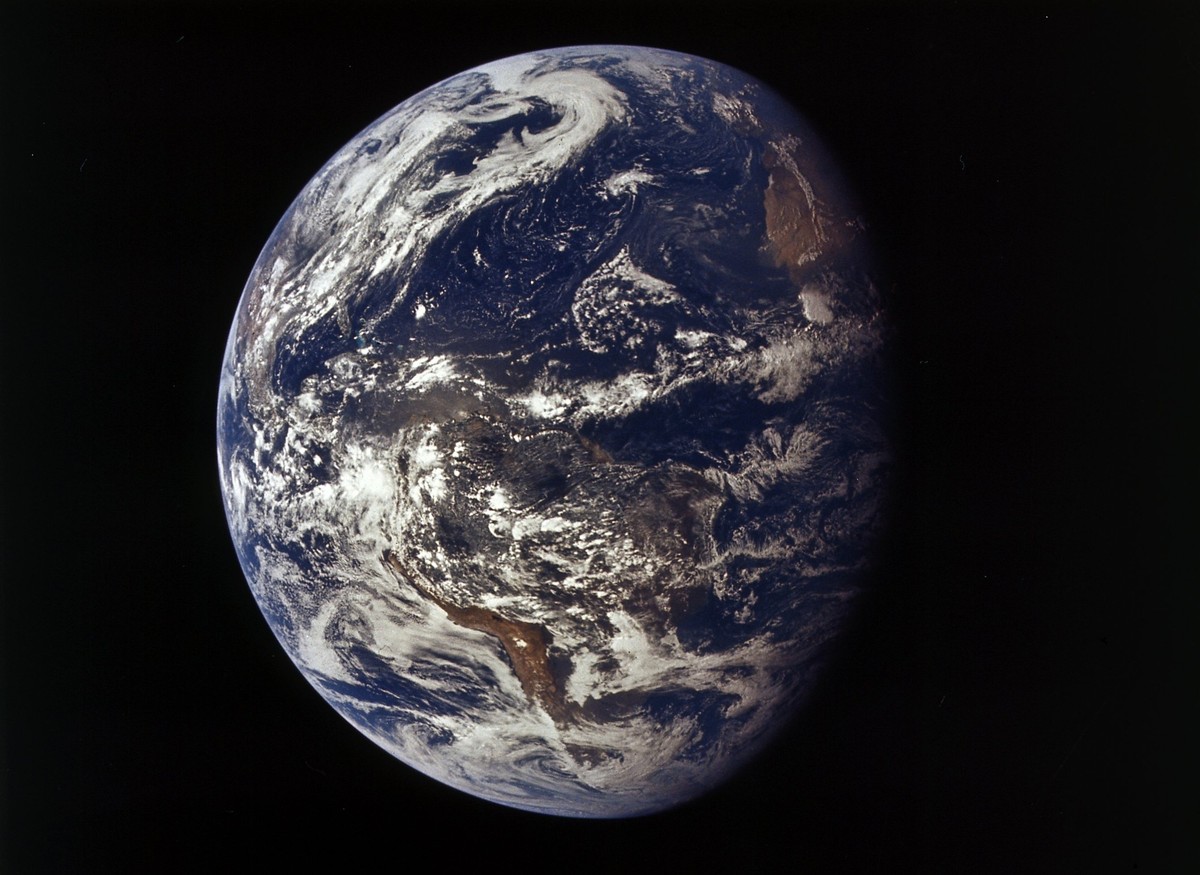ARCHIV - 26.07.1971, ---, Weltraum: Die Erde im Weltall. (zu dpa: