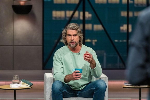 Investor Nils Glagau nimmt den Mehrwegdeckel "udo" genau unter die Lupe. Die Verwendung des sendungsbezogenen Materials ist nur mit dem Hinweis und Verlinkung auf TVNOW gestattet.