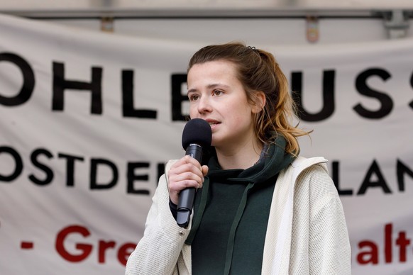 Klimaprotest - Demo fuer früheren Kohleausstieg in der Lausitz DEU/Deutschland/Sachsen/Schleife, 07.05.2023, Luisa Neubauer, Klimademo in Schleife in der sächsischen Lausitz, Luisa Neubauer Fridays fo ...