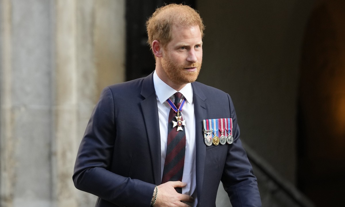 ARCHIV - 08.05.2024, Großbritannien, London: Der britische Prinz Harry verlässt die St. Paul&#039;s Cathedral, nachdem er an einem Dankgottesdienst zum 10-jährigen Bestehen der Invictus Games Foundati ...