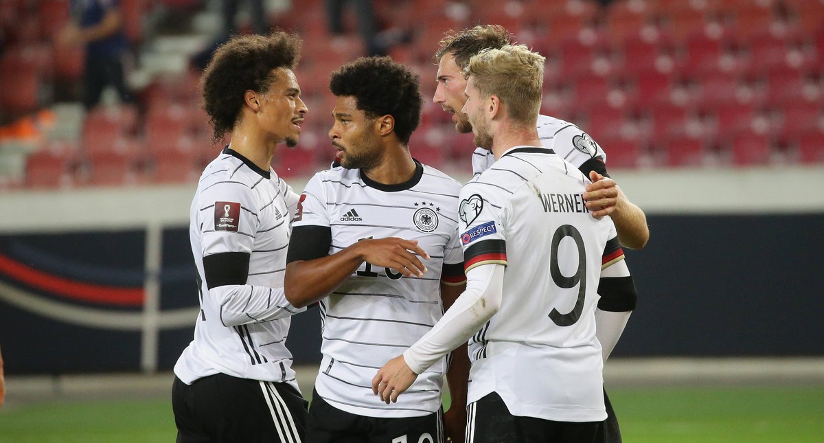 Stuttgart , Fu�ball WM Qualifikation , Deutschland vs. Armenien , Jubel Deutschland , von links: Leroy Sane / Serge Gnabry / Leon Goretzka / Timo Werner *** Stuttgart , Soccer World Cup Qualification  ...