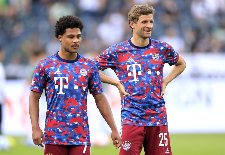 GNABRY Serge Team FC Bayern Muenchen mit MUELLER Thomas 1. Bundesliga Start Saison 2021- 2022 Borussia Moenchengladbach - FC Bayern Muenchen am 13. 08.2021 in Moenchengladbach DFL REGULATIONS PROHIBIT ...