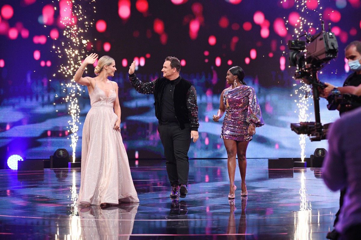 Das Jurypanel mit Motsi Mabuse (r.), Guido Maria Kretschmer und Michelle Hunziker. 

Die Verwendung des sendungsbezogenen Materials ist nur mit dem Hinweis und Verlinkung auf TVNOW gestattet.