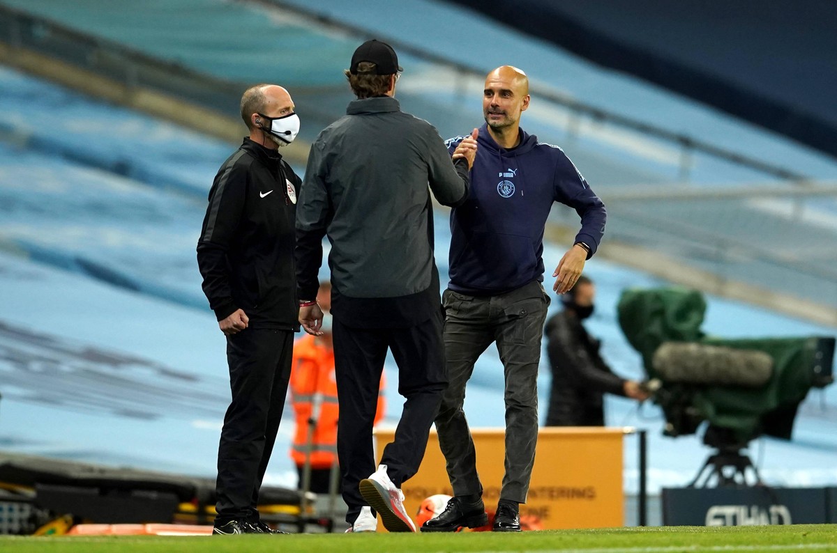 Manchester City v Liverpool - Premier League - Etihad Stadium Liverpool manager Jurgen Klopp left and Manchester City manager Pep Guardiola react after the Premier League match at the Etihad Stadium, ...