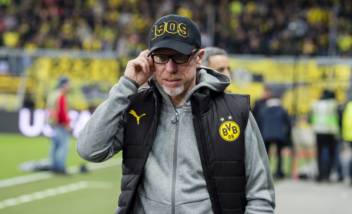 SALZBURG, AUSTRIA - MARCH 15: Peter Stoeger, head coach of Borussia Dortmund, prior to the UEFA Europa League match between FC Red Bull Salzburg and Borussia Dortmund at the Red Bull Arena on March 15 ...