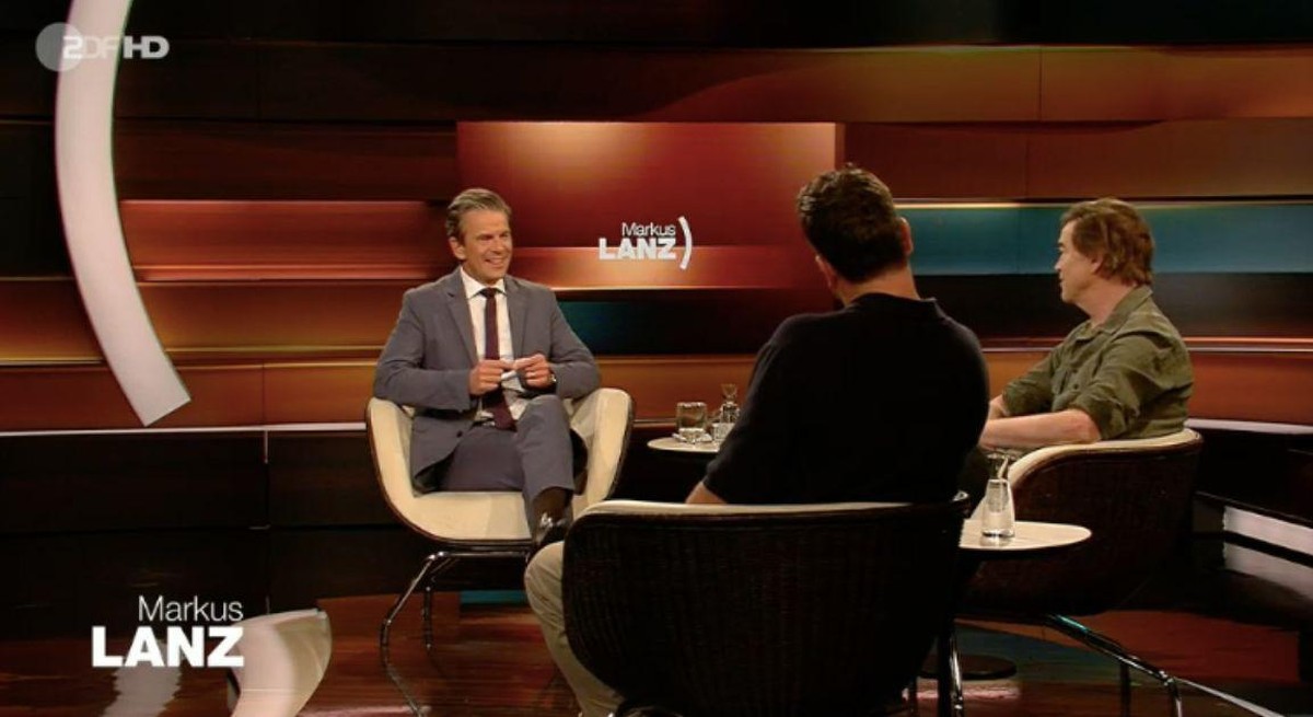 Markus Lanz diskutiert mit den Musikern Marteria und Campino.