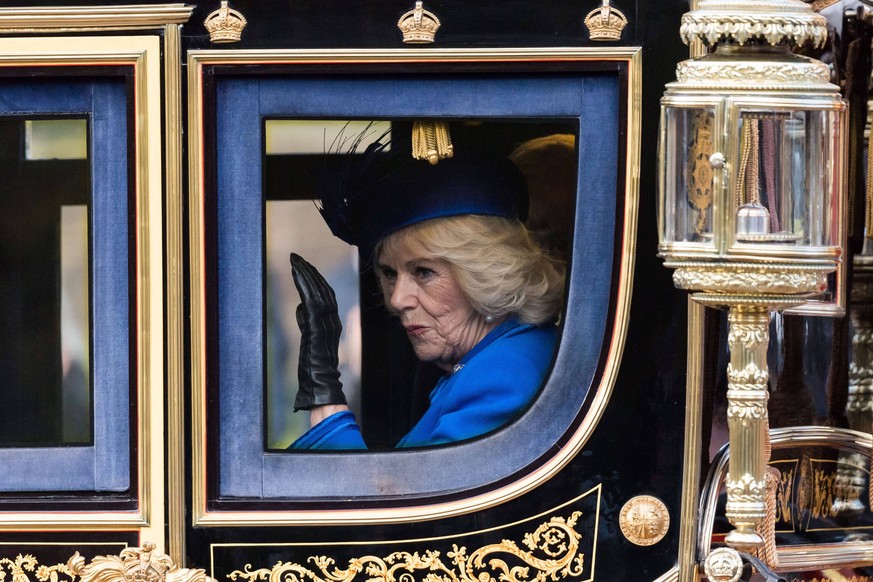 Entertainment Bilder des Tages State Visit Of The President Of South Africa To The United Kingdom LONDON, UNITED KINGDOM - NOVEMBER 22, 2022: Camilla, Queen Consort travels in a horse drawn state carr ...