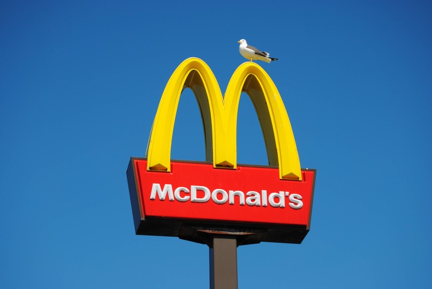 McDonalds logo , 899852.jpg, banner, bird, blue, donalds, editorial, fastfood, junkfood, logo, mc, mcdonalds, restaurant, sign, sky, trademark,