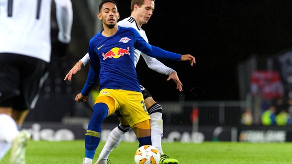 181004 Matheus Cunha of RB Leipzig and Anders Konradsen of Rosenborg during the Europa League match between Rosenborg and RB Leipzig on October 4, 2018 in Trondheim. Photo: Jon Olav Nesvold / BILDBYRA ...