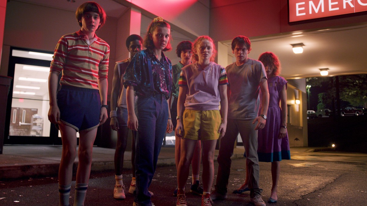 STRANGER THINGS, from left: Noah Schnapp, Caleb McLaughlin, Millie Bobby Brown, Finn Wolfhard, Sadie Sink, Charlie Heaton, Natalie Dyer, (Season 3, aired July 4, 2019), ph: ©Netflix / Courtesy Everett ...