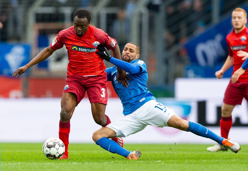 Bochum, Germany 09.02.2019, 2. Bundesliga, 21. Spieltag, VfL Bochum - SC Paderborn 07, Bernard Tekpetey (SCP) und Sidney Sam (Bochum) im Zweikampf ( DeFodi053 *** Bochum Germany 09 02 2019 2 Bundeslig ...