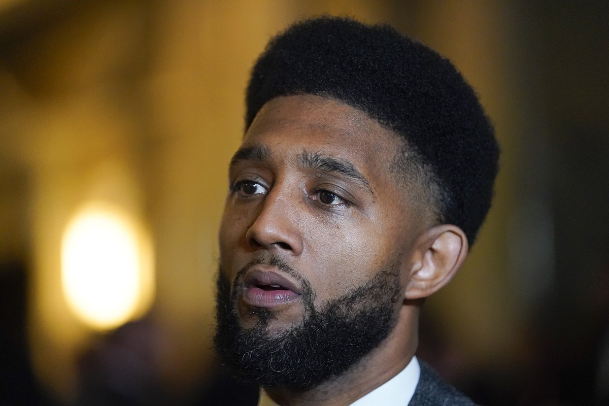 FILE - Baltimore Mayor Brandon Scott arrives for the state&#039;s General Assembly&#039;s annual 90-day session, on Jan. 11, 2023, in Annapolis, Md. Scott has called for a summer curfew after two teen ...