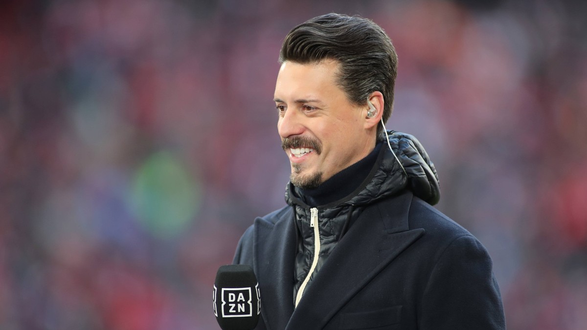 München, Deutschland 26. Februar 2023: Fussball, Herren, Saison 2022/2023, FC Bayern München - 1.FC Union Berlin, Bundesliga, Allianz Arena Sandro Wagner DAZN Experte DFB regulations prohibit any use  ...