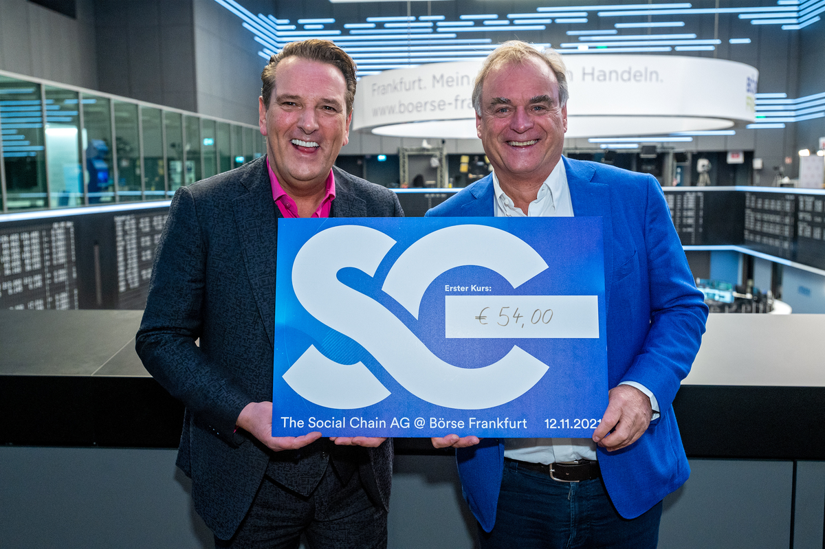 Ralf Dümmel und Georg Kofler freuen sich über den Börsengang.