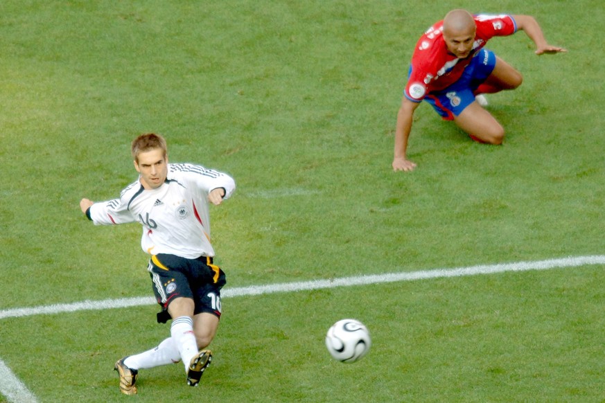 Philipp Lahm, damals 22-jähriges Bayern-Talent, mit seinem Premierentreffer gegen Costa Rica.