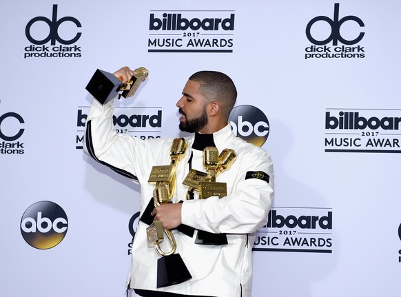 LAS VEGAS, NV - MAY 21: Rapper Drake poses in the press room with his awards for Top Artist, Top Male Artist, Top Billboard 200 Artist, Top Billboard 200 Album for 'Views,' Top Hot 100 Artist, Top Son ...