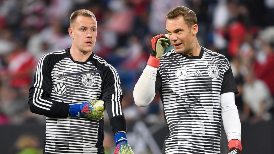 Treffen in der Champions League mit ihren Vereinen aufeinander: Die beiden Nationaltorhüter ter Stegen (l.) und Neuer (r.).