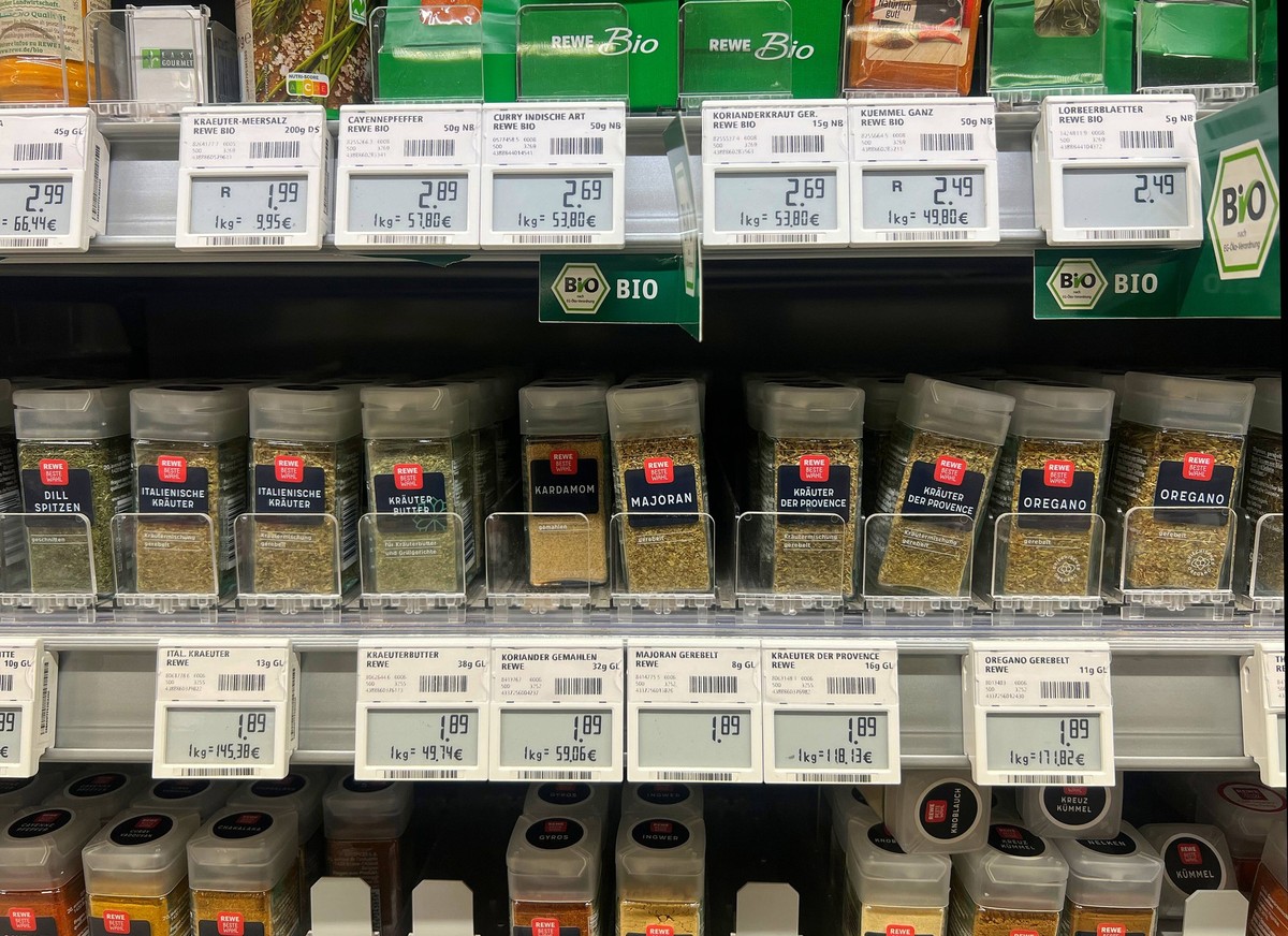 Gewürze im Supermarkt *** Supermarket spices Copyright: xmix1pressx