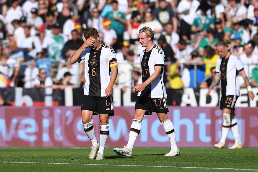 Fußball Länderspiel Deutschland - Ukraine am 12.06.2023 im wohninvest WESERSTADION in Bremen Joshua Kimmich Deutschland , links - Julian Brandt Deutschland , rechts enttäuscht nach Tor zum 1:2 durch E ...