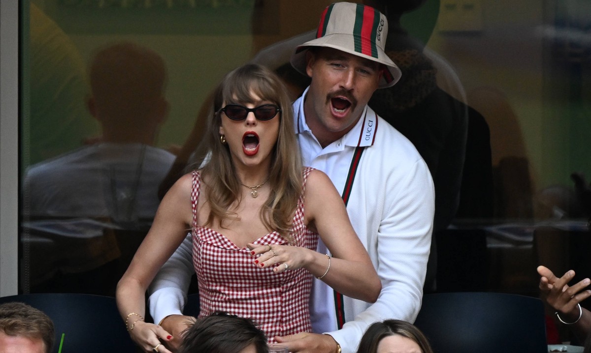 FLUSHING NY- SEPTEMBER 08: Taylor Swift and Travis Kelce are seen watching Jannik Sinner Vs Taylor Fritz during the mens singles finals on Arthur Ashe Stadium at the USTA Billie Jean King National Ten ...