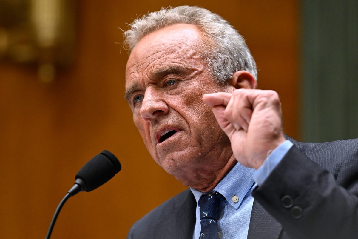 ARCHIV - 14.05.2025, USA, Washington: US-Gesundheitsminister Robert F. Kennedy Jr. spricht vor einem Senatsausschuss für Gesundheit, Bildung, Arbeit und Renten im US-Kapitol in Washington. (zu dpa: «U ...