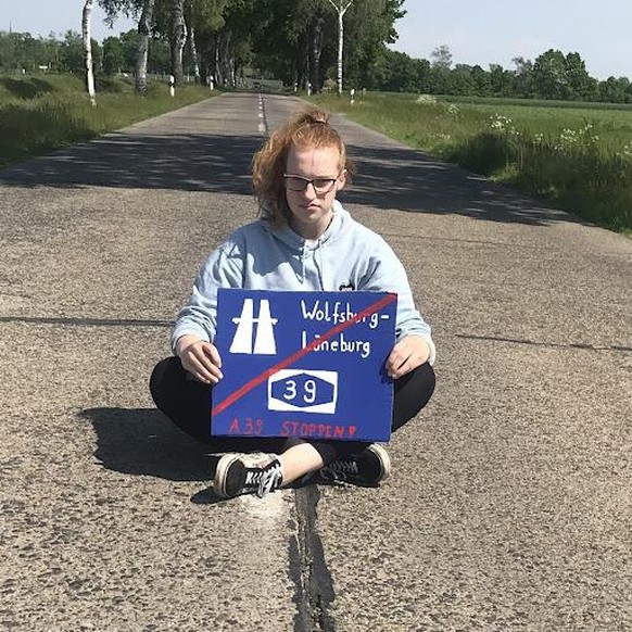 Jennifer Zauter ist 18 Jahre alt, Schülerin und hauptsächlich in der Fridays for Future-Ortsgruppe Gifhorn sowie auf der niedersächsischen Landesebene aktiv. Jennifer organisiert Demonstrationen und v ...