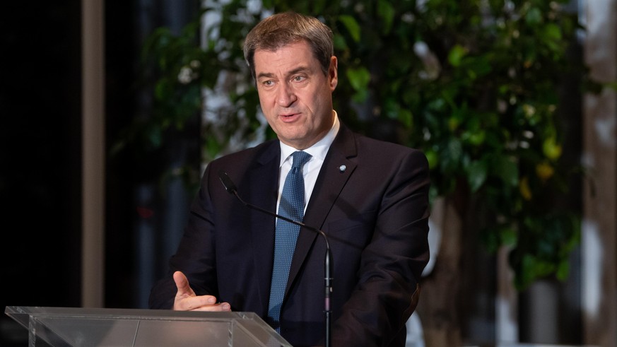 Markus Söder (CSU), Ministerpräsident von Bayern, gibt nach der Videokonferenz der Ministerpräsidentenkonferenz in der Staatskanzlei ein Pressestatement.