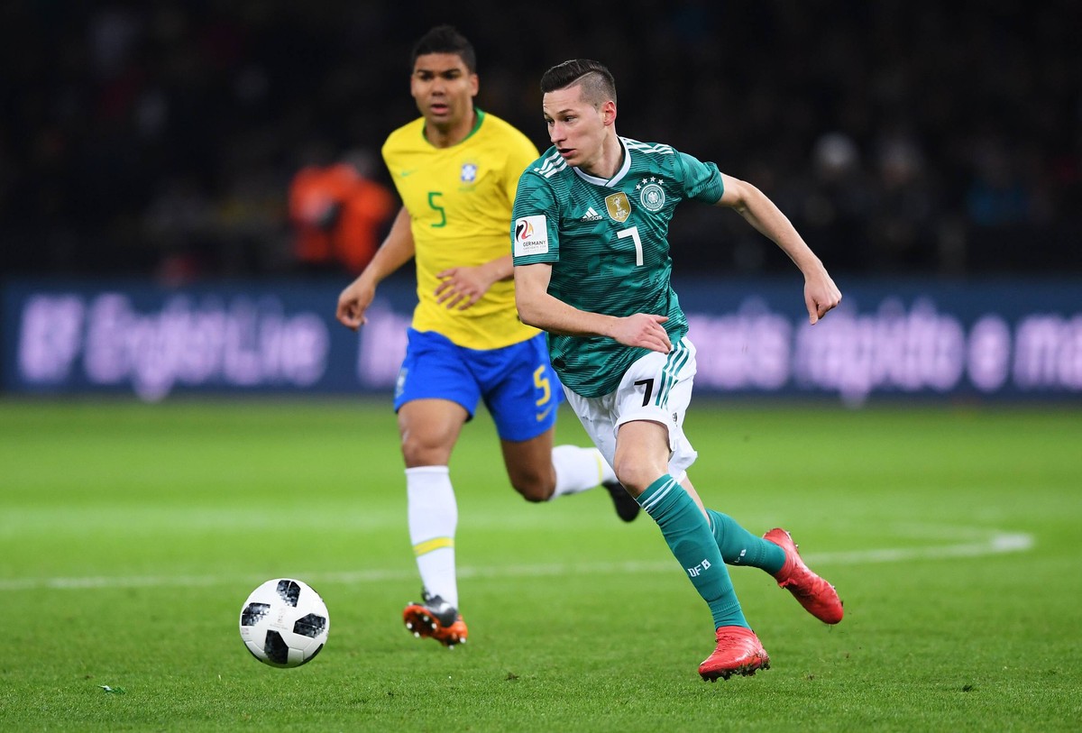 FUSSBALL INTERNATIONAL TESTSPIEL IN BERLIN Deutschand - Brasilien 27.03.2018 Julian Draxler (Deutschland) am Ball Berlin *** FOOTBALL INTERNATIONAL TEST GAME IN BERLIN Germany and Brazil 27 03 2018 Ju ...