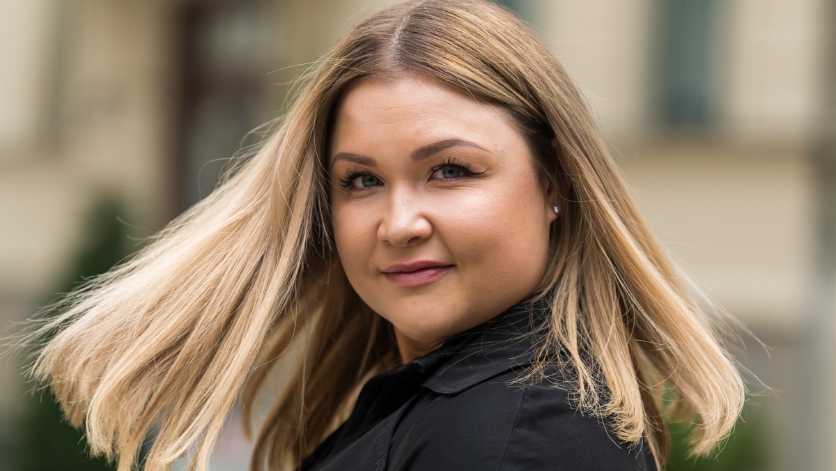Influencerin Sophia Thiel zeigt bei einem Fototermin ihre neue Frisur. Sophie Thiel ist einer der bekanntesten Fitness-Stars in Deutschland. (zu dpa "Weniger Filter - Fitness-Promi Sophia Thiel m ...