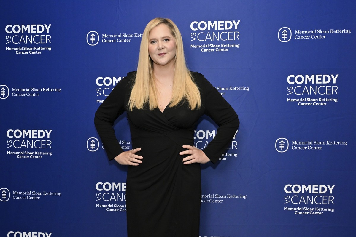 IMAGE DISTRIBUTED FOR COMEDY VS CANCER - Amy Schumer poses backstage at Memorial Sloan Kettering Cancer Center&#039;s (MSK) Comedy vs Cancer event on Thursday, May 15, 2025, in New York City. The even ...