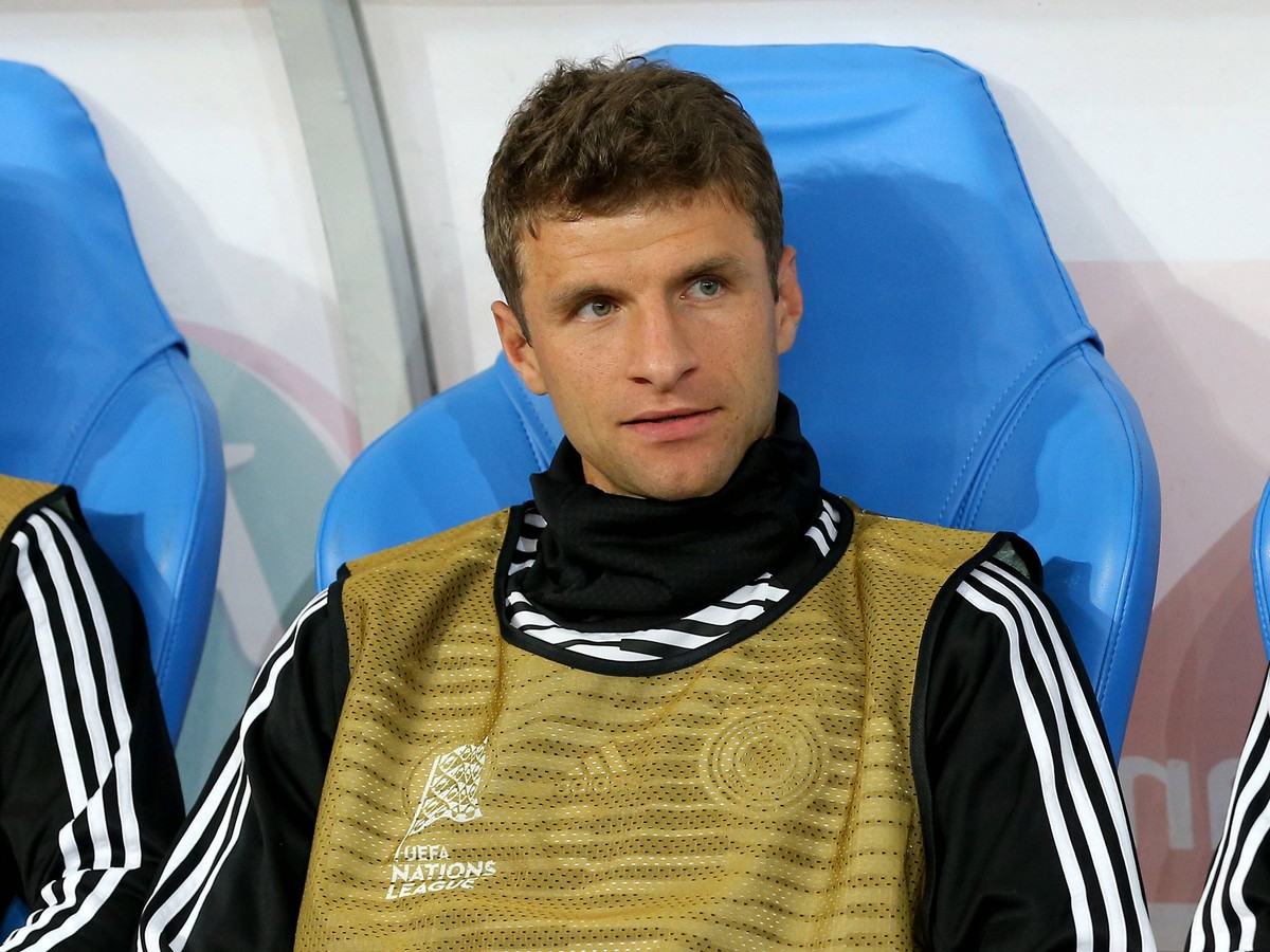 Thomas Mueller ( Deutschland ) auf der Bank, UEFA Nations League, 2018/19, Frankreich vs. Deutschland, DFB regulations prohibit any use of photographs as image sequences and/or quasi-video, Frankreich ...