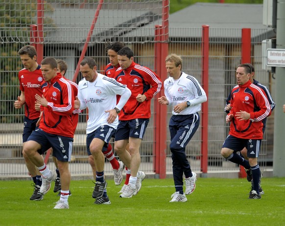 Jürgen Klinsmann im Training mit den Stars von Bayern München.  