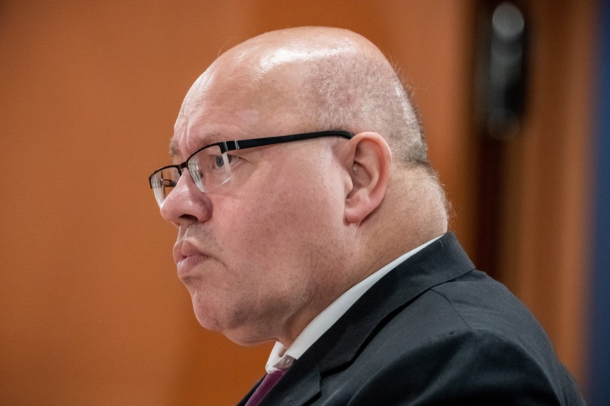 German Economy Minister Peter Altmaier waits for the start of the weekly cabinet meeting in Berlin, Germany, July 15, 2020. Michael Kappeler/Pool via REUTERS