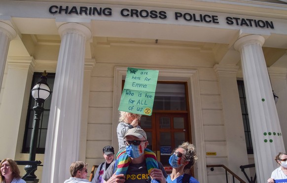 April 15, 2022, London, England, United Kingdom: A young child holds a sign in support of Emma Smart. Scientists and doctors staged a protest outside Charing Cross Police Station in solidarity with ac ...