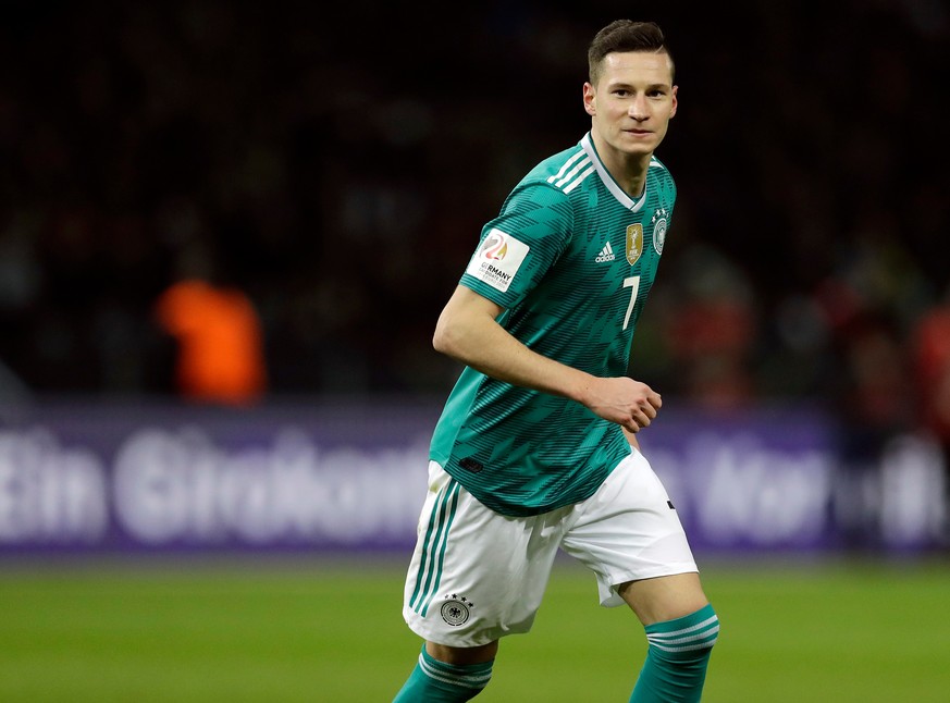 In this photo taken on Tuesday, March 27, 2018,Germany&#039;s Julian Draxler smiles during the international friendly soccer match between Germany and Brazil in Berlin. (AP Photo/Michael Sohn)