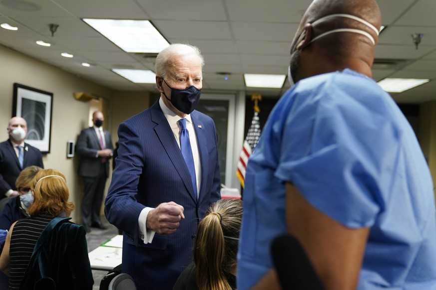 08.03.2021, USA, Washington: Joe Biden (l), Pr
