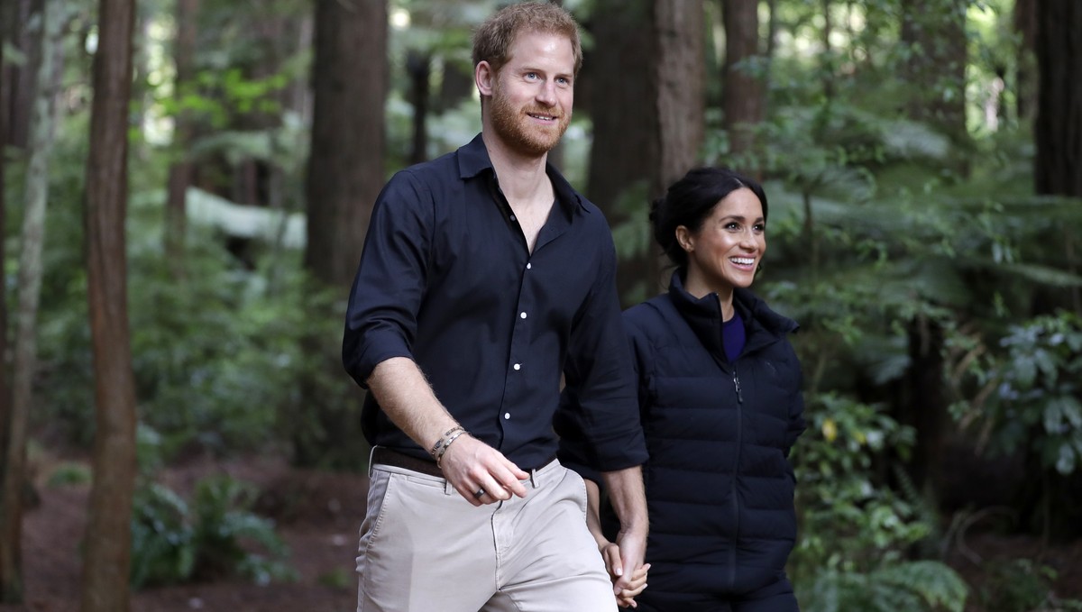 Harry und Meghan: Diese Bilder wurden 2018 in Neuseeland aufgenommen. Zu der Zeit waren sie noch im Namen der Queen im Einsatz und daher waren Fotos bei Terminen erwünscht.