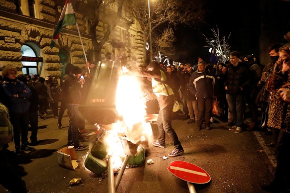 REFILE - ADDING INFORMATION Demonstrators add to the stack of burning bins during a protest against the new labour law in front of the Parliament building in Budapest, Hungary, December 12, 2018. REUT ...