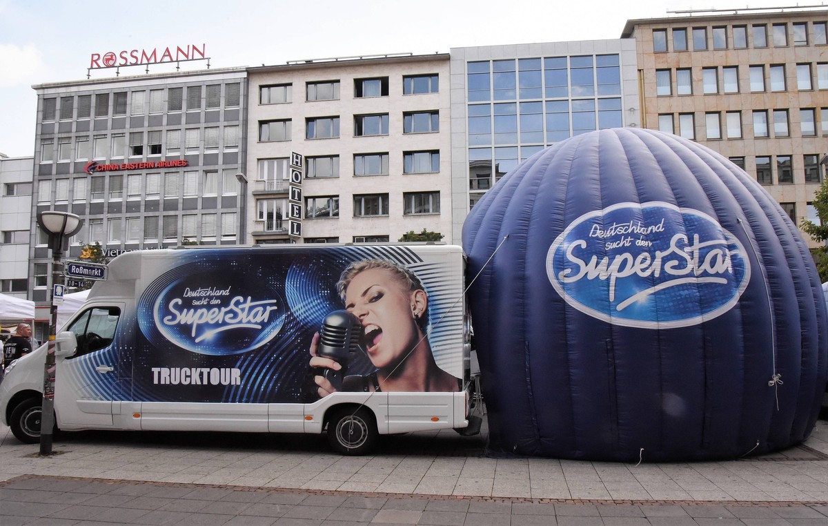 Entertainment Bilder des Tages 24.08.2018, Frankfurt am Main, Deutschland sucht den Superstar 2018 - DSDS Casting Frankfurt am Main Logos - Symbolbils Trucktour *** 24 08 2018 Frankfurt am Main German ...
