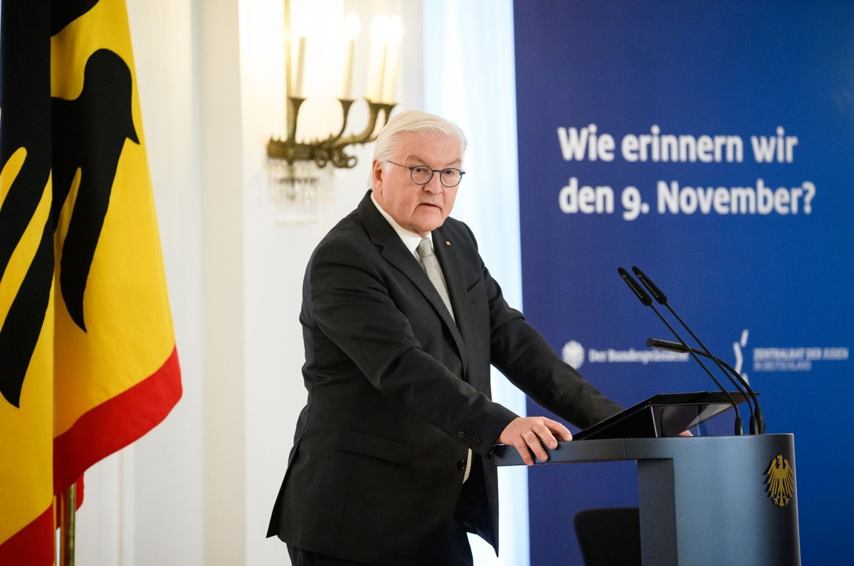 09.11.2022, Berlin: Bundespräsident Frank-Walter Steinmeier spricht zur Eröffnung der Tagung &quot;Wie erinnern wir den 9. November? Ein Tag zwischen Pogrom und demokratischen Aufbrüchen&quot; im Schl ...