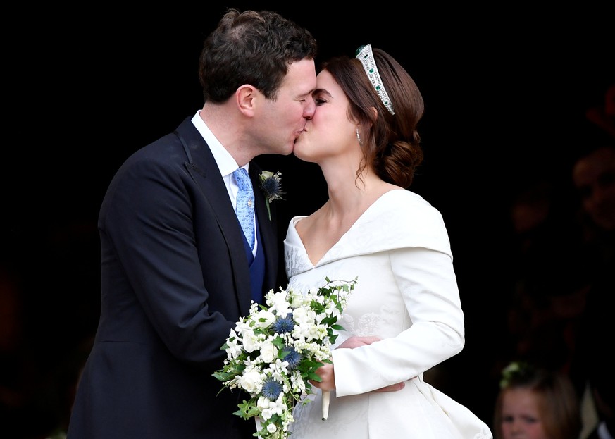 Princess Eugenie and Jack Brooksbank kiss after their wedding at St George&#039;s Chapel in Windsor Castle, Windsor, Britain October 12, 2018. REUTERS/Toby Melville TPX IMAGES OF THE DAY