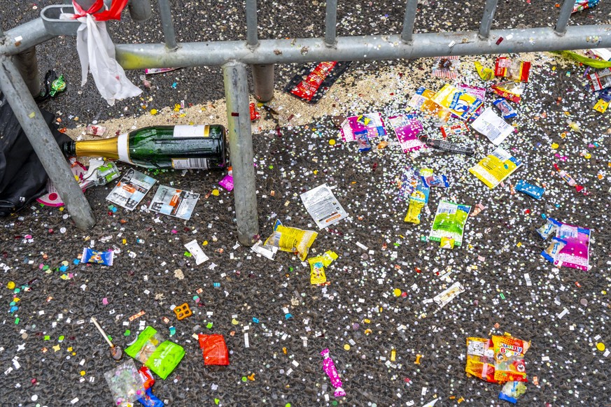 Was für ein Spaß? Düsseldorfs Straßen waren auch dieses Jahr total vermüllt.