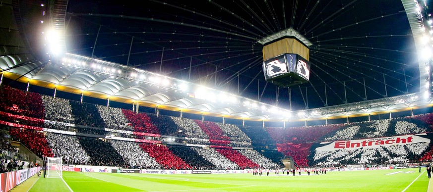 Deutschland, Frankfurt am Main, Commerzbank-Arena, 25.10.2018, Fussball - UEFA Europa League - Eintracht Frankfurt - Apollon Limassol Bild: v. l. Choreo der Eintracht Fans *** Germany Frankfurt am Mai ...