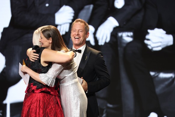 Deutscher Filmpreis 2024 Claudia Roth, Florian Gallenberger, Alexandra Maria Lara bei der Verleihung der Lola - Deutscher Filmpreis 2024 im Theater am Potsdamer Platz in Berlin 03.05.2024 *** German F ...